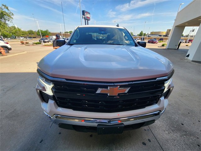 Used 2024 Chevrolet Silverado 1500 LT RWD image 2