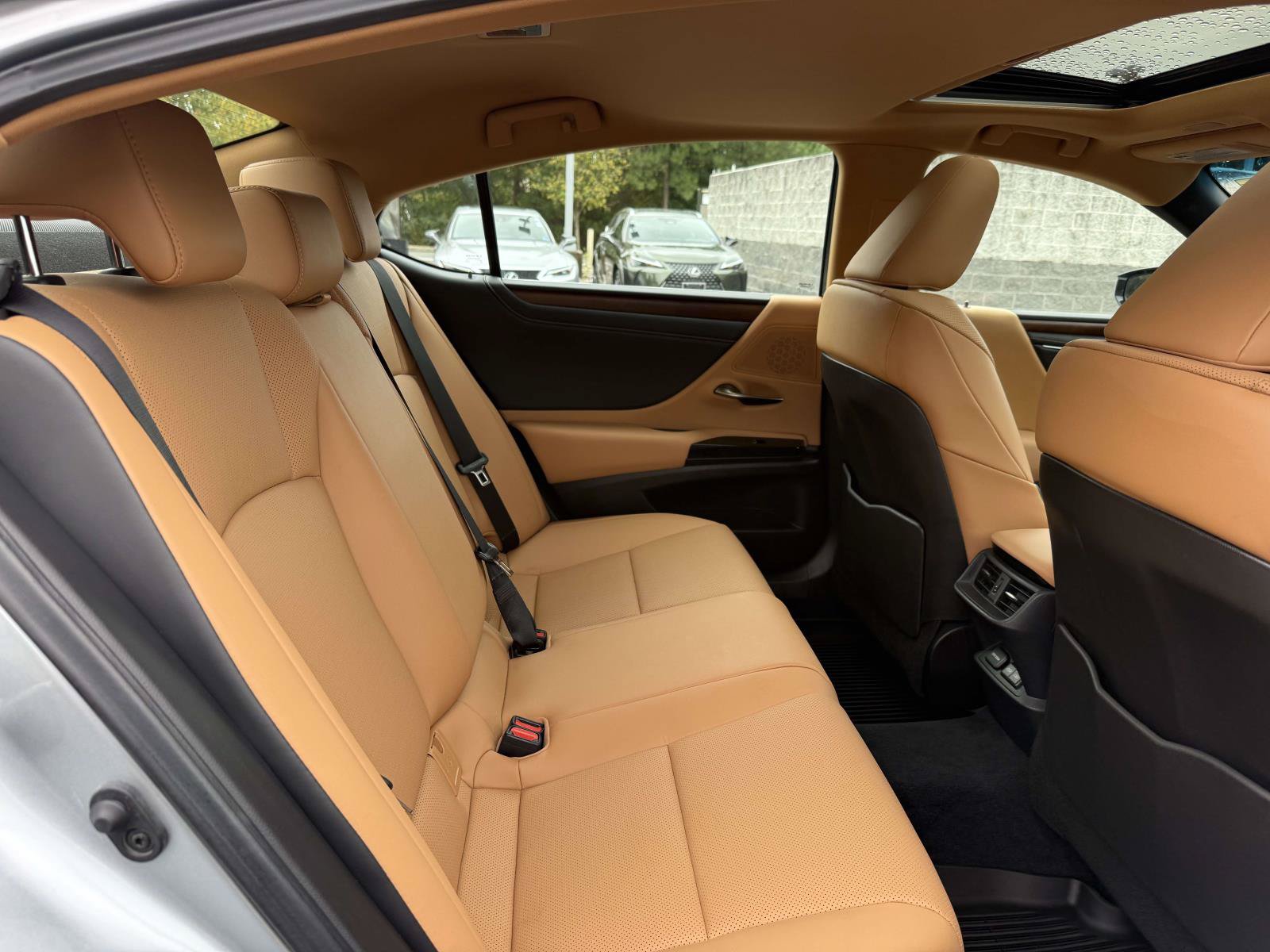 Used 2025 Lexus ES 350 w/ Premium Package FWD image 16