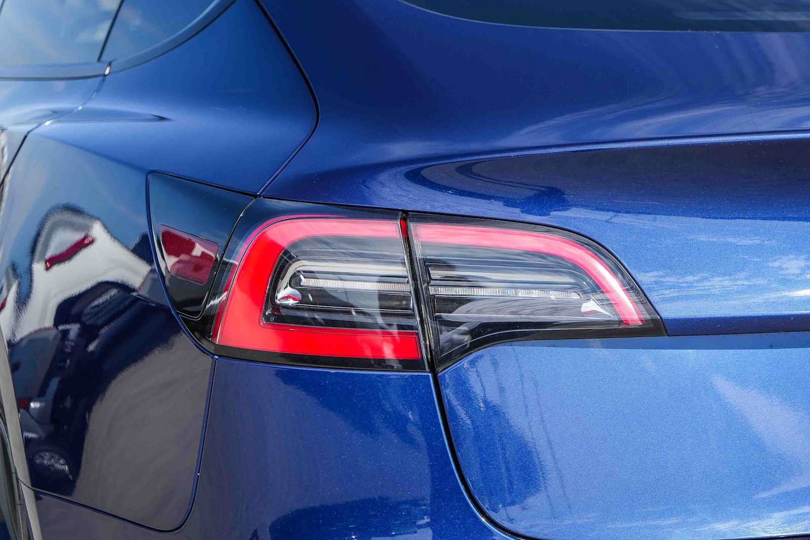Used 2023 Tesla Model 3 Standard Range RWD image 9