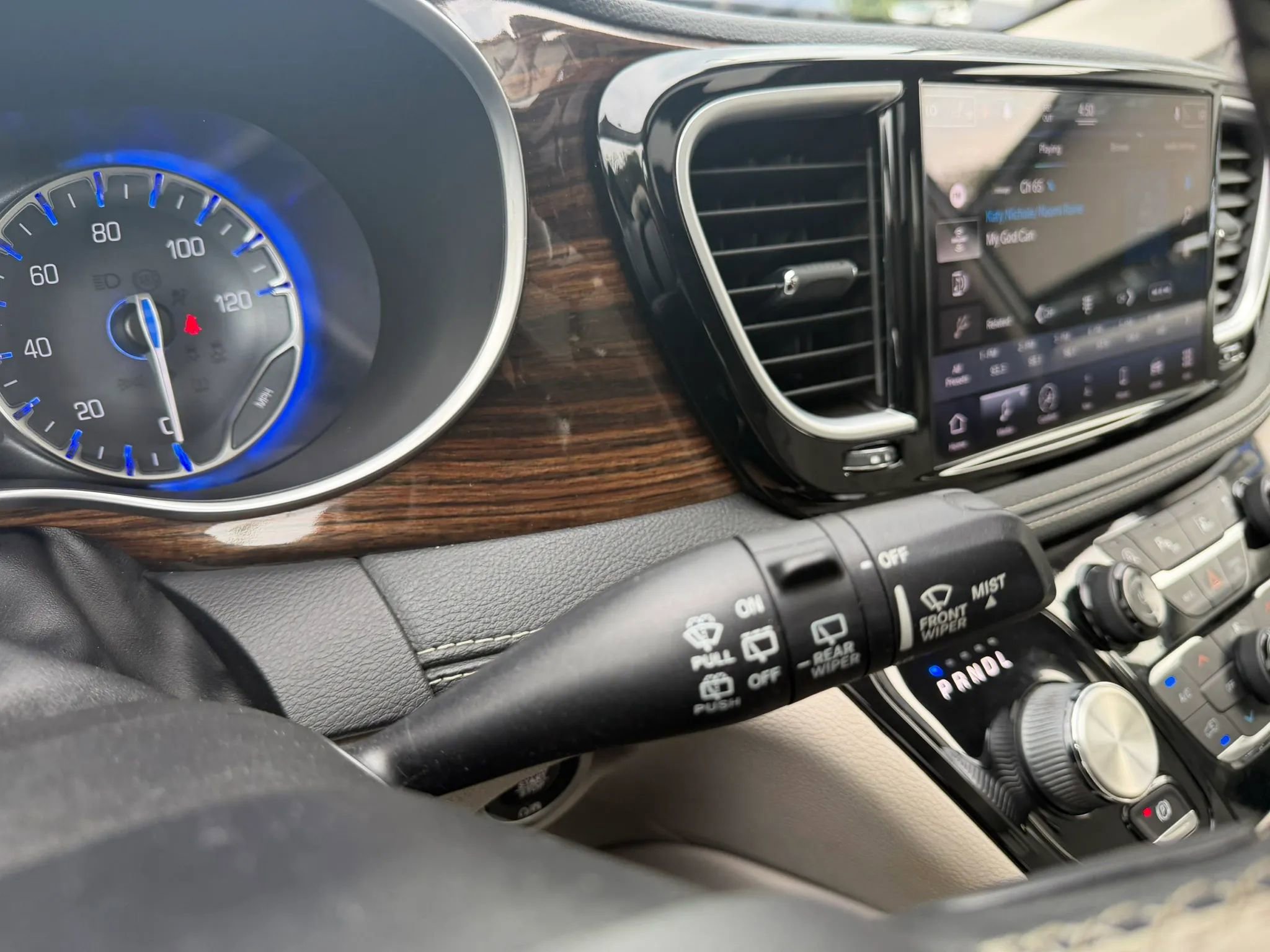 Used 2021 Chrysler Pacifica Limited image 23