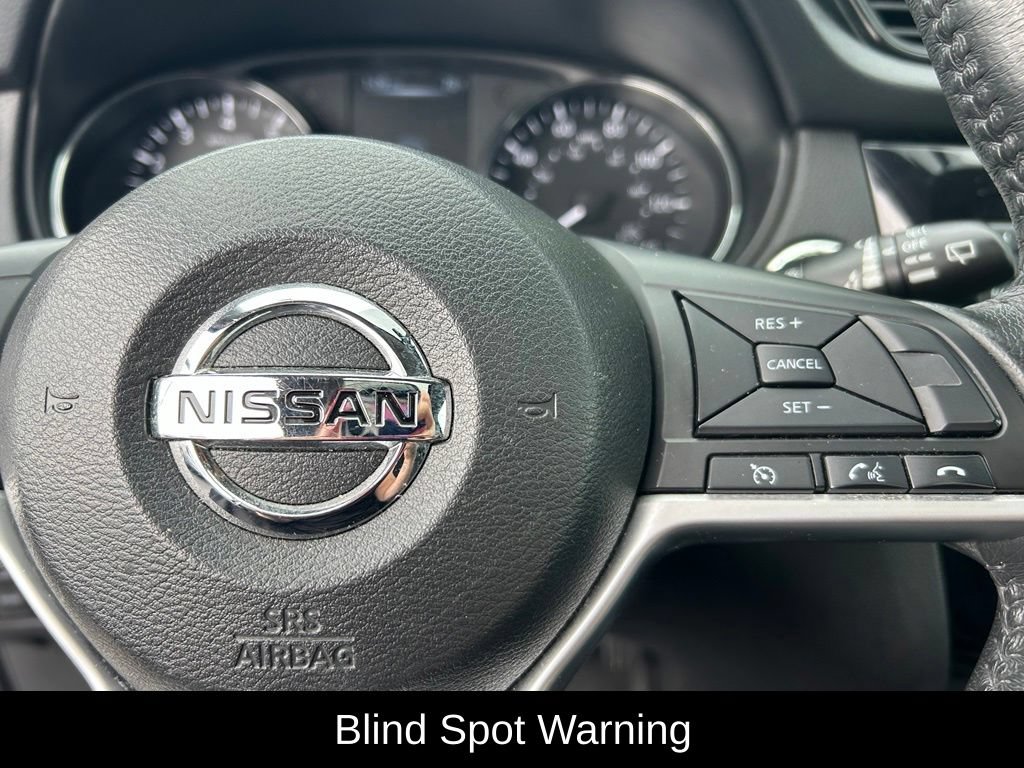 Used 2017 Nissan Rogue SV AWD/4WD image 11