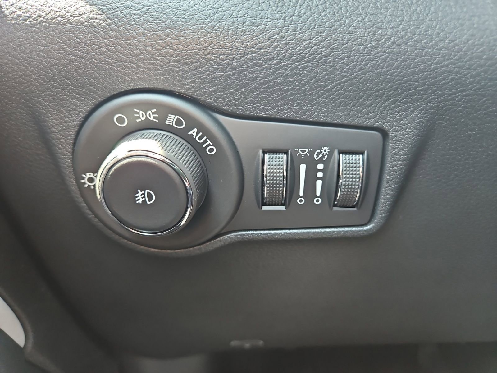 New 2025 Jeep Compass Limited image 23