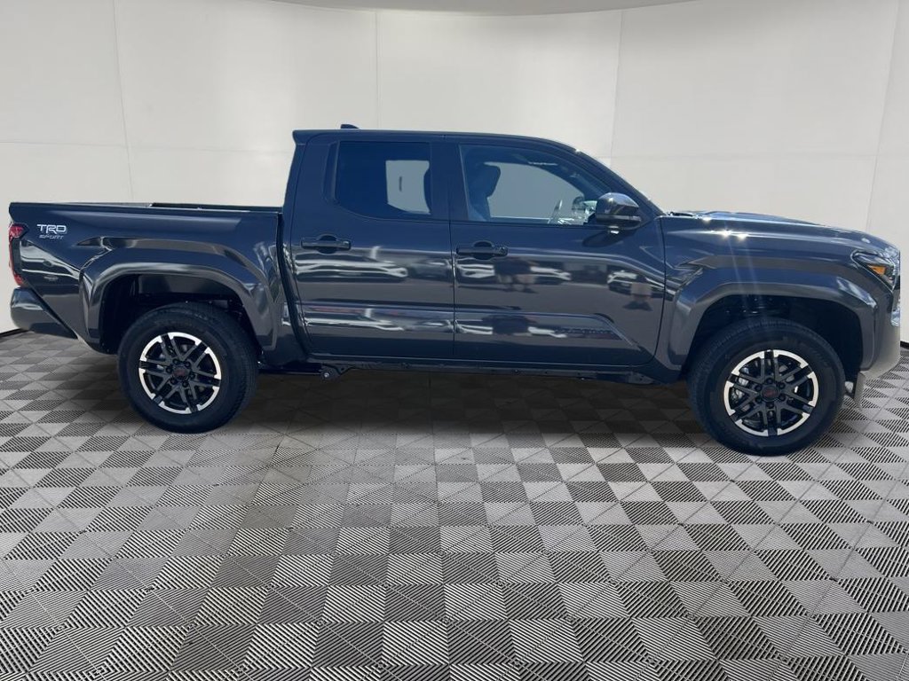 Used 2025 Toyota Tacoma TRD Sport AWD/4WD image 8