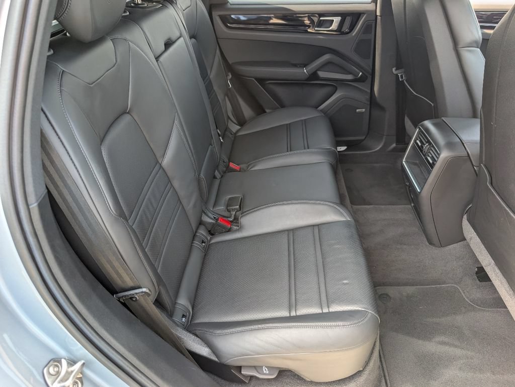 Certified 2023 Porsche Cayenne AWD/4WD image 7