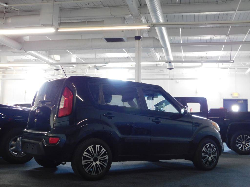 Used 2013 Kia Soul + w/ Audio Pkg FWD image 5