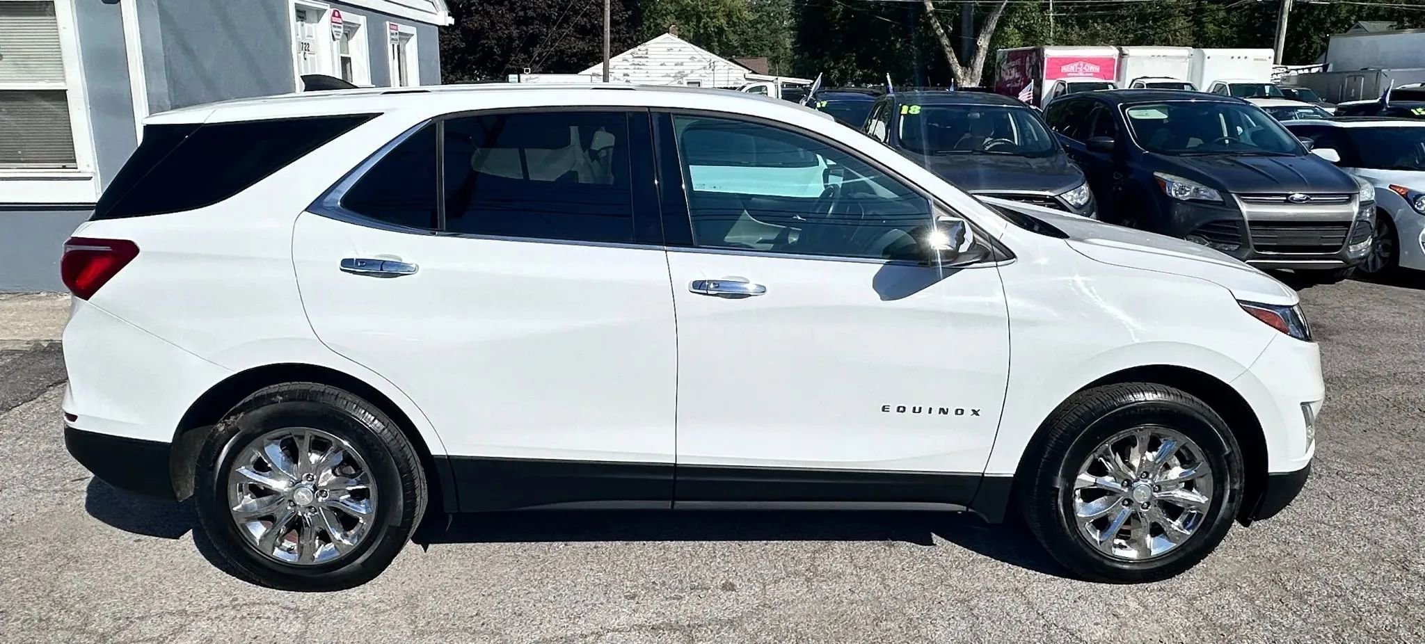 Used 2018 Chevrolet Equinox LT image 3