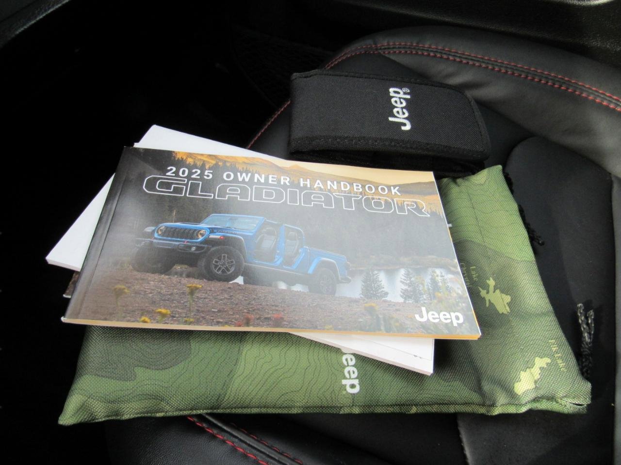 Used 2025 Jeep Gladiator Rubicon image 37