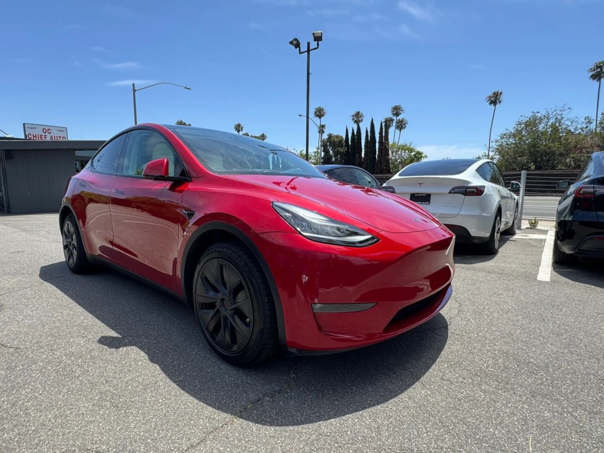 Used 2024 Tesla Model Y Long Range AWD/4WD image 3