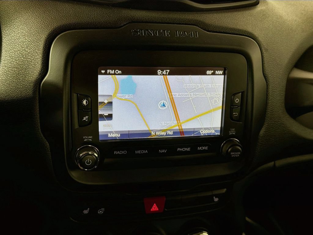 Used 2015 Jeep Renegade Latitude w/ Cold Weather Group II FWD image 31