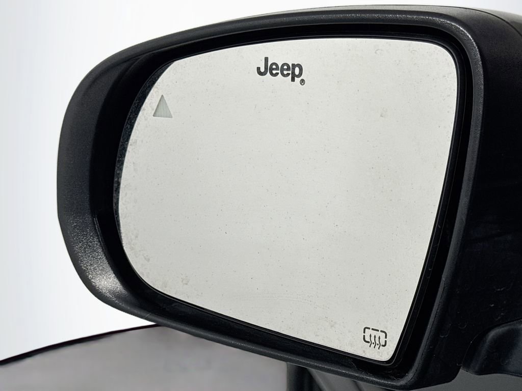 Used 2017 Jeep Compass Latitude FWD image 14