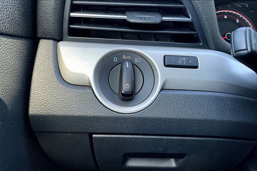 Used 2022 Volkswagen Passat 2.0T SE image 17