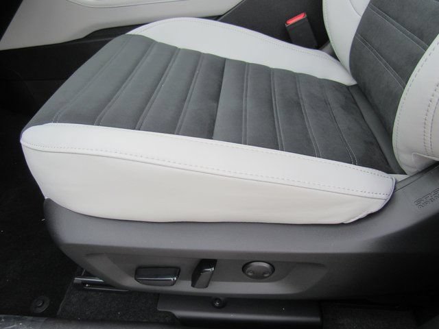New 2025 Mitsubishi Outlander SE FWD image 14