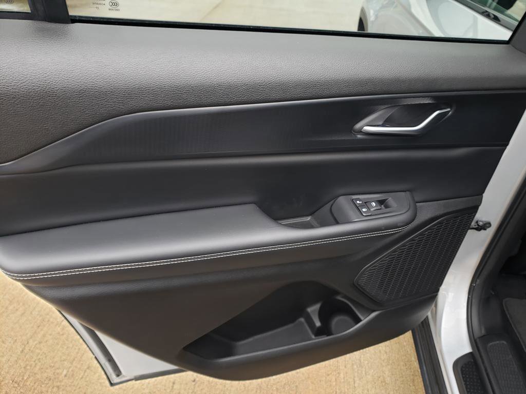 Used 2023 Jeep Grand Cherokee L Laredo image 20