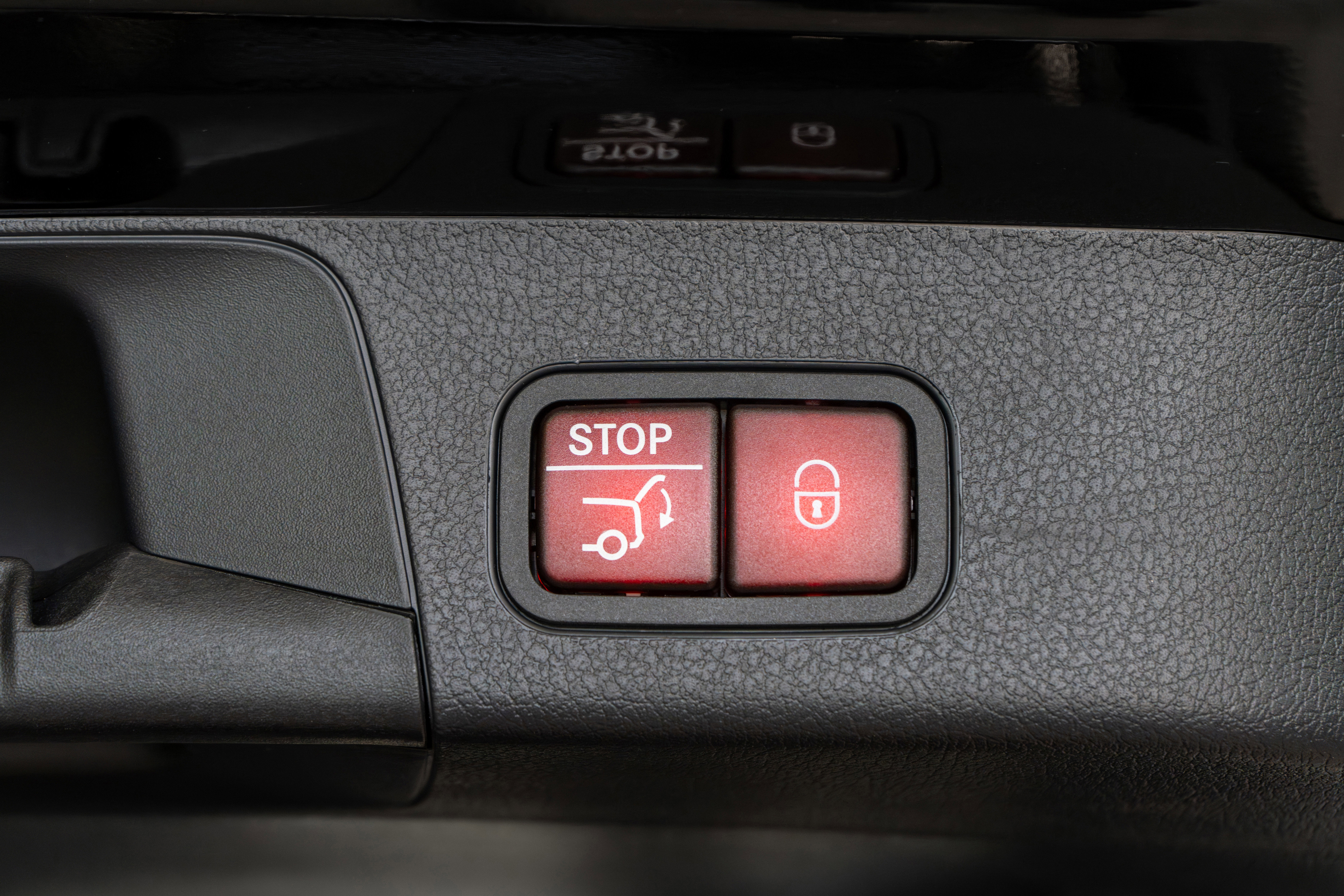 Used 2024 Mercedes-Benz GLB 250 w/ Exclusive Package image 36