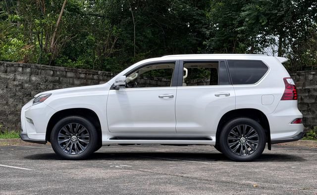 Used 2021 Lexus GX 460 Luxury w/ Sport Design Package AWD/4WD image 9