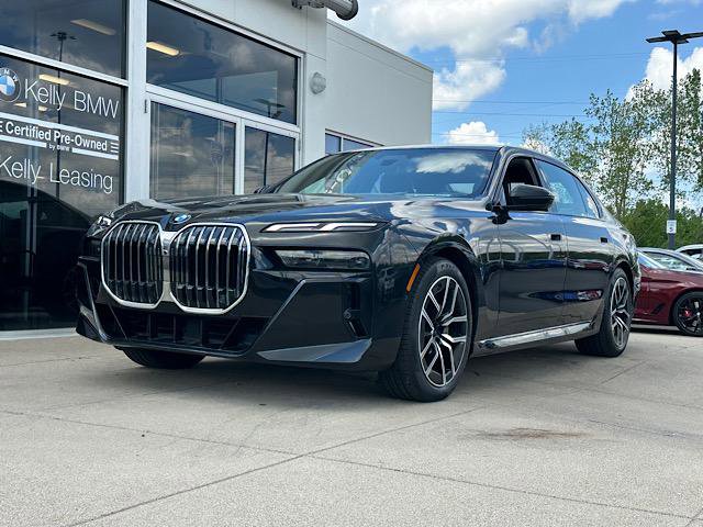 Certified 2023 BMW 760i xDrive AWD/4WD image 3