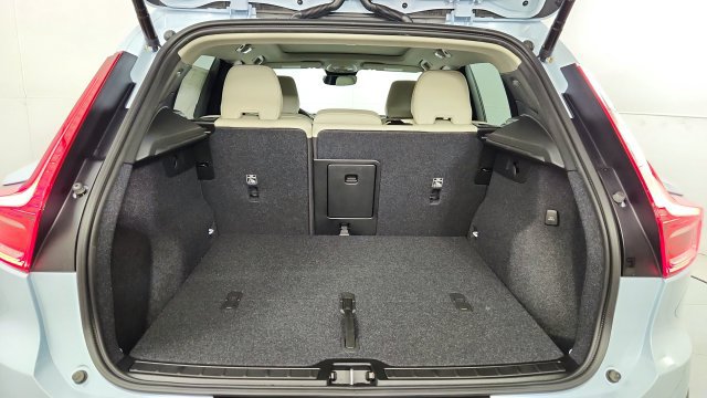 New 2026 Volvo XC40 B5 Plus w/ Protection Package Premier AWD/4WD image 39