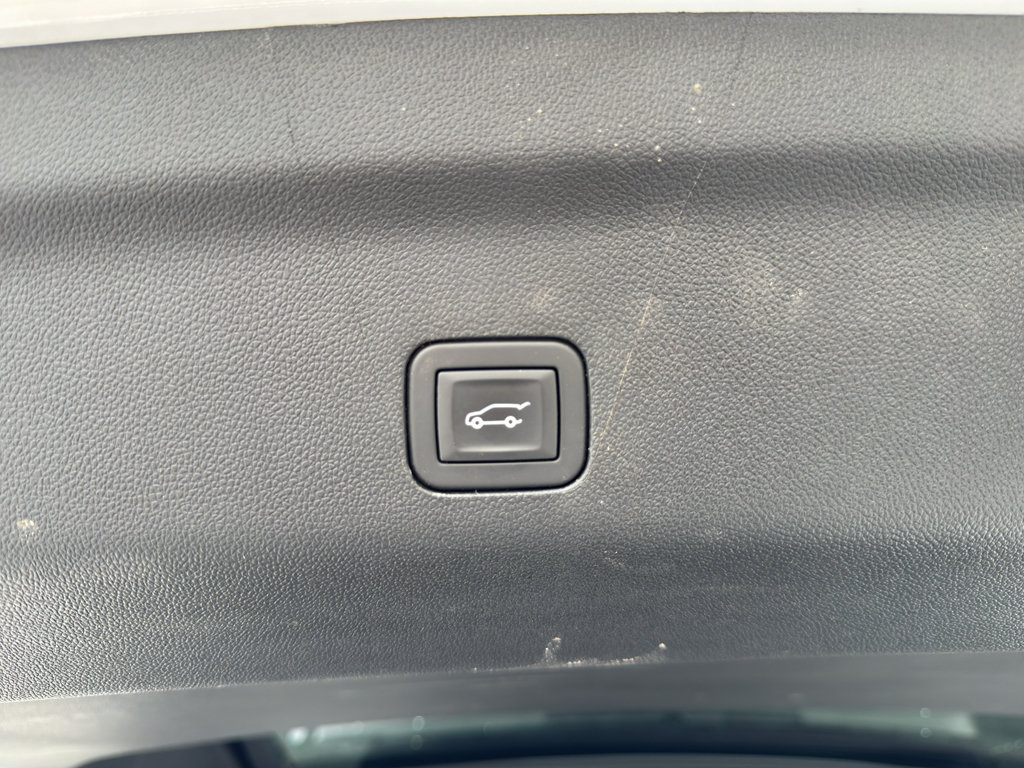 Used 2025 GMC Yukon AT4 Ultimate w/ LPO, Floor Liner Package AWD/4WD image 8