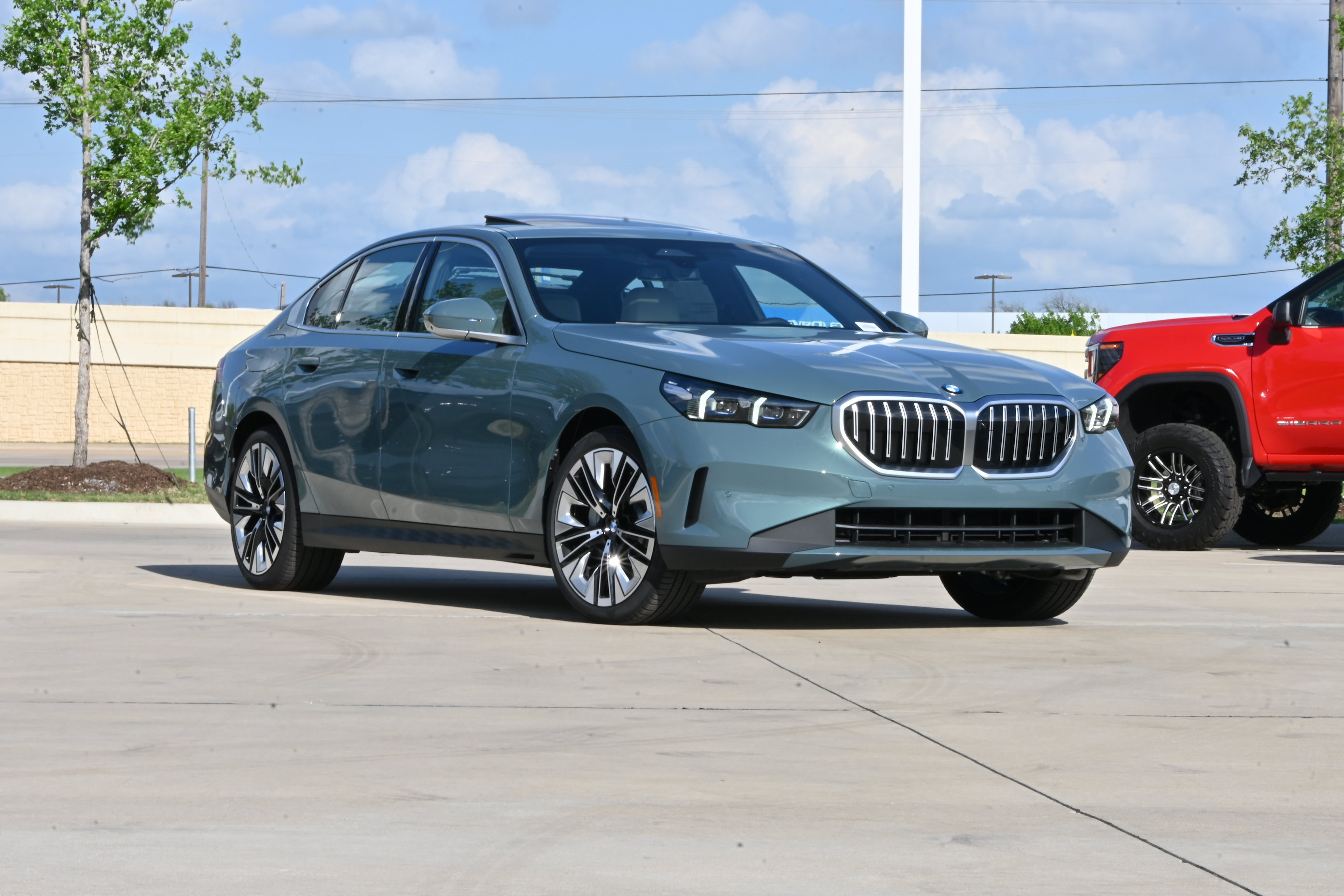 Used 2026 BMW 530i w/ Convenience Package RWD image 1