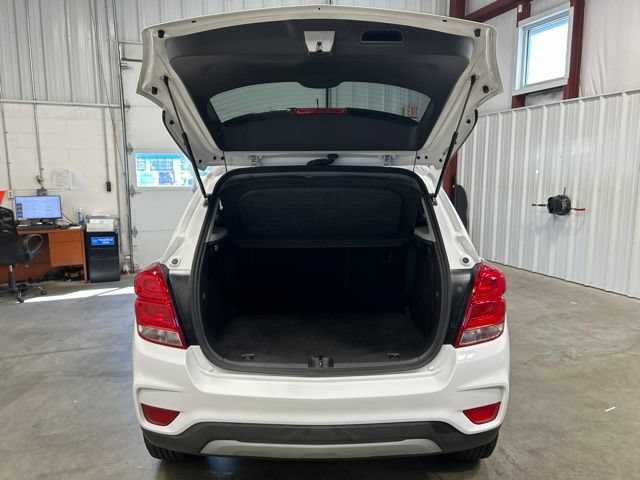 Used 2021 Chevrolet Trax LT w/ LT Convenience Package AWD/4WD image 19