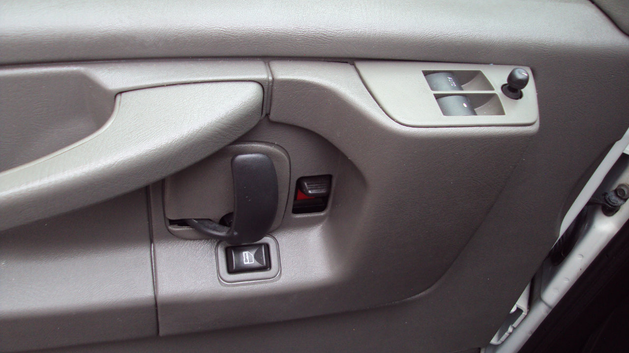 Used 2013 Chevrolet Express 1500 LS image 17