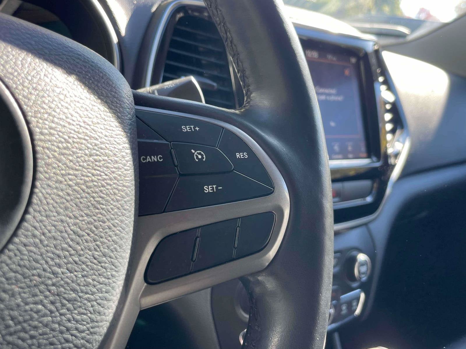 Used 2019 Jeep Cherokee Limited AWD/4WD image 19