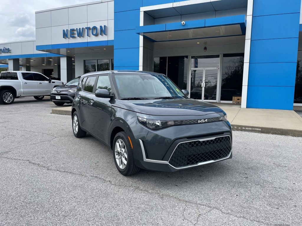 Used 2025 Kia Soul LX w/ LX Technology Package image 2