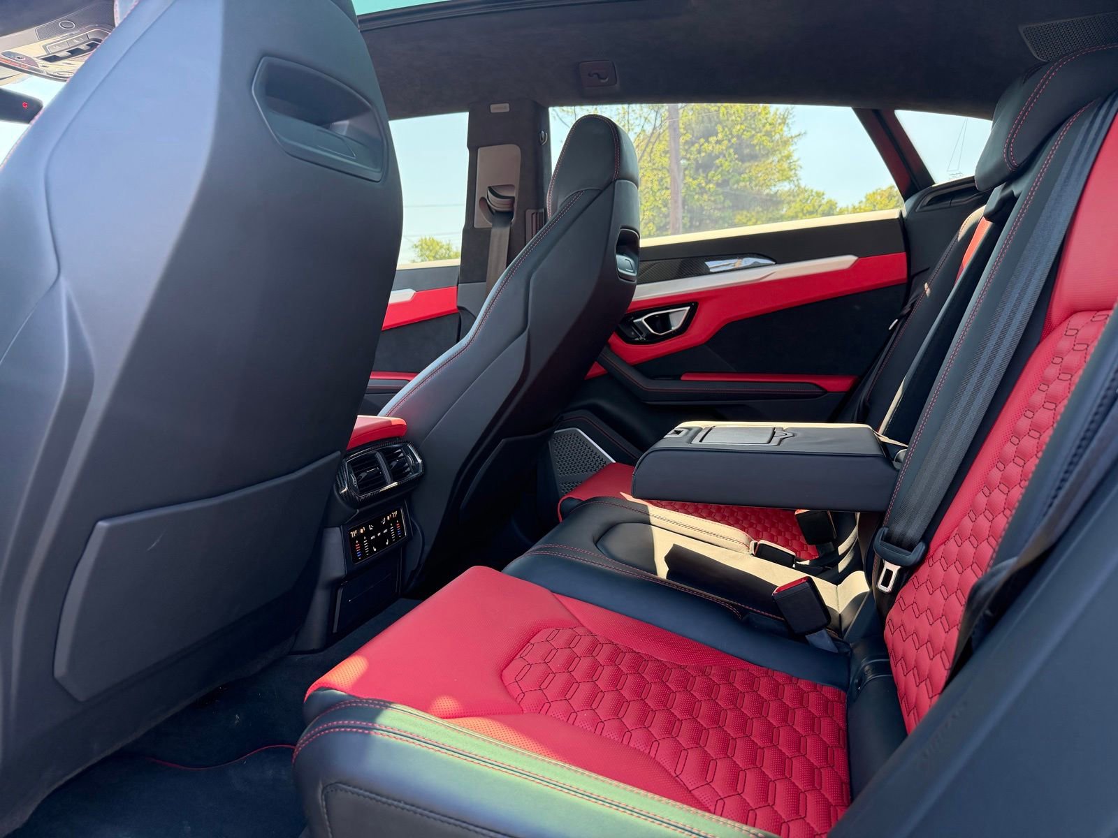 Used 2021 Lamborghini Urus AWD/4WD image 7