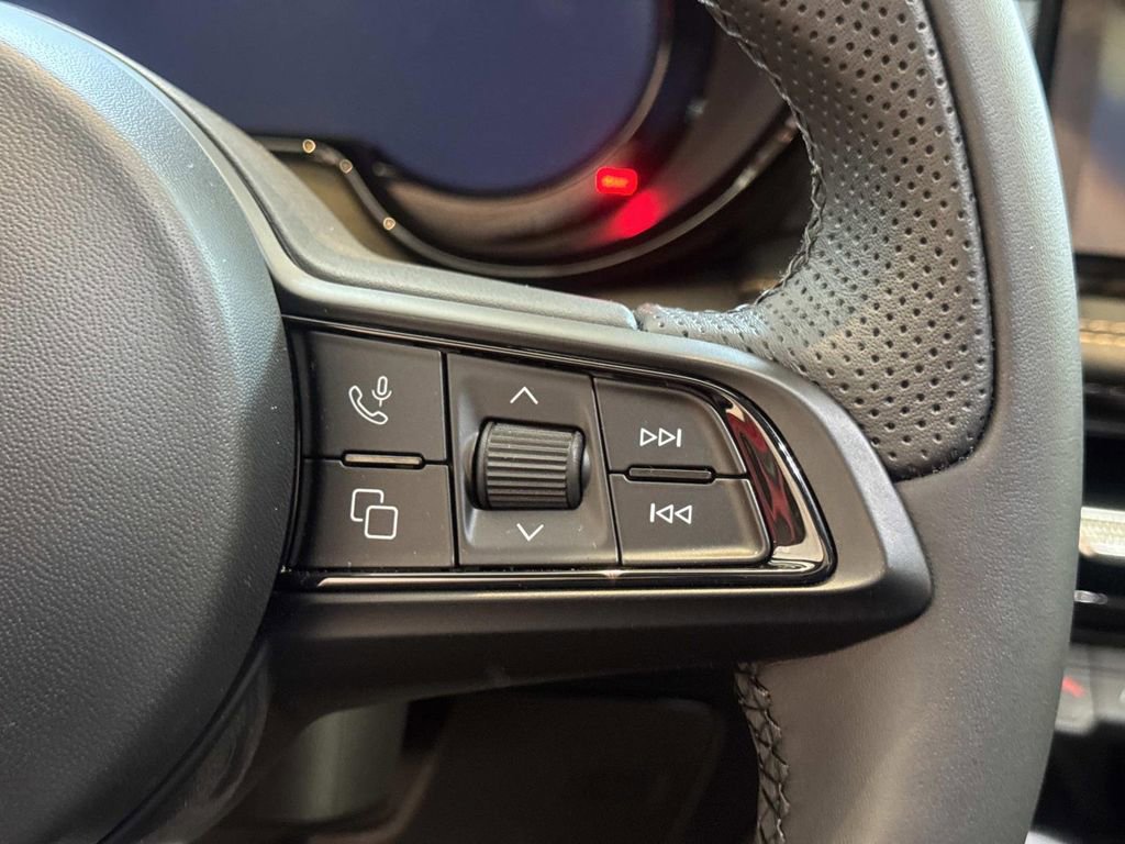 New 2026 Alfa Romeo Tonale w/ Black Premium Package image 9