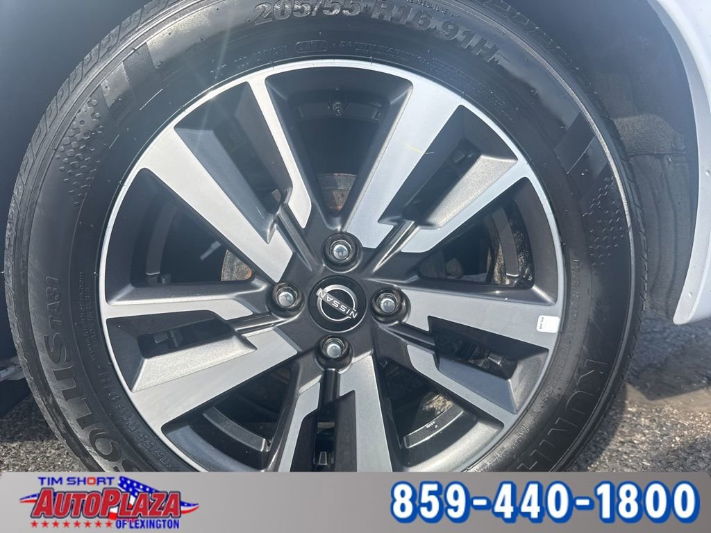 Used 2025 Nissan Versa SV FWD image 34