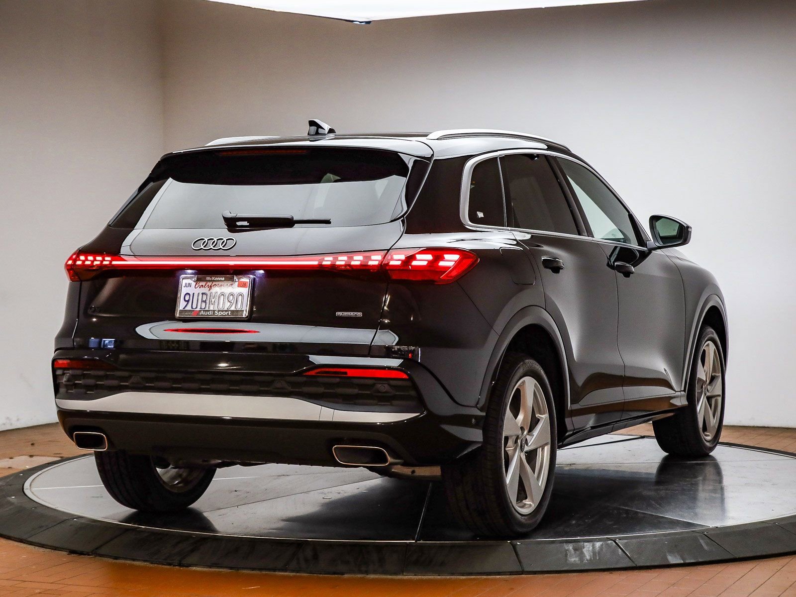 Certified 2025 Audi Q5 Premium Plus w/ Premium Plus image 7