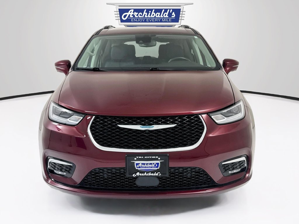 Used 2021 Chrysler Pacifica Touring-L FWD image 2
