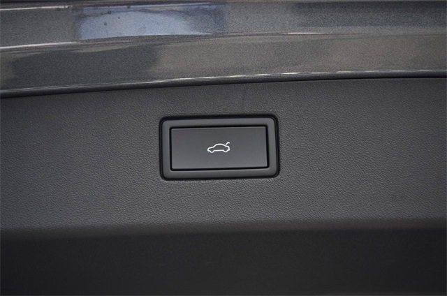 New 2025 Volkswagen Tiguan SE image 25