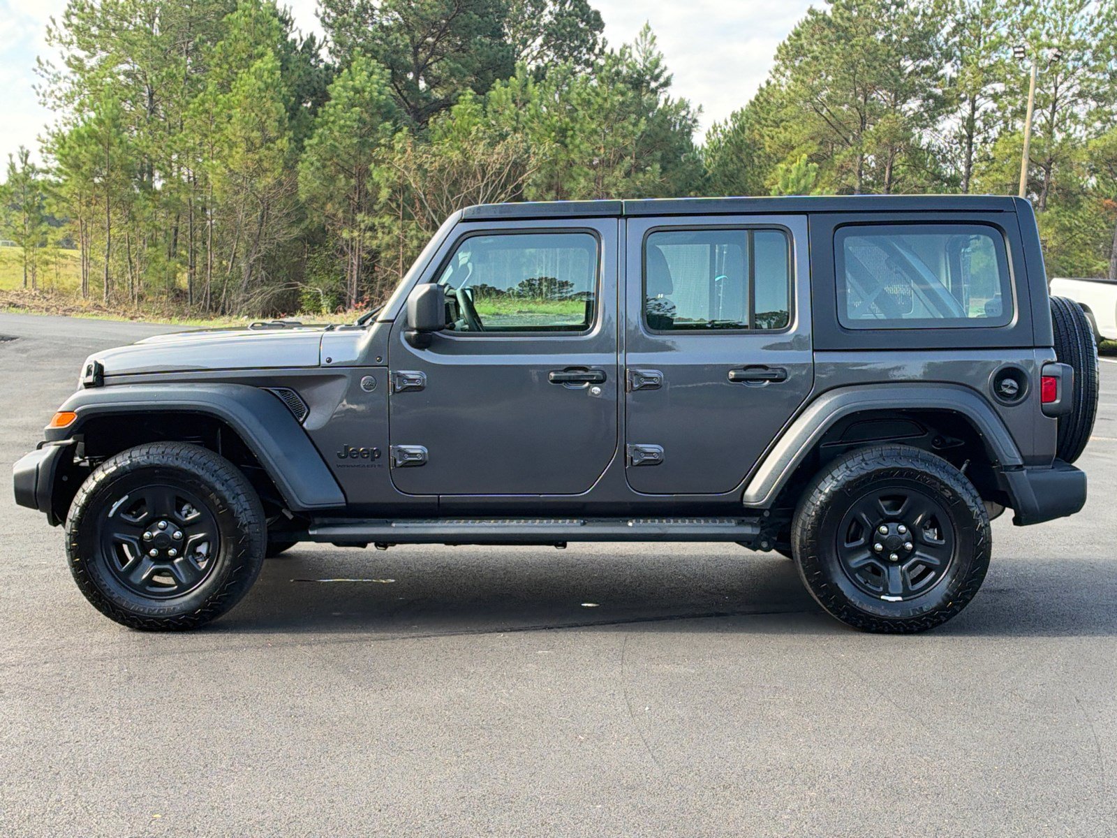 Used 2025 Jeep Wrangler Unlimited Sport AWD/4WD image 8
