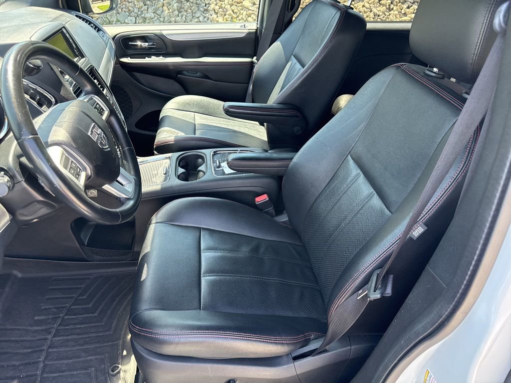 Used 2016 Dodge Grand Caravan R/T FWD image 13