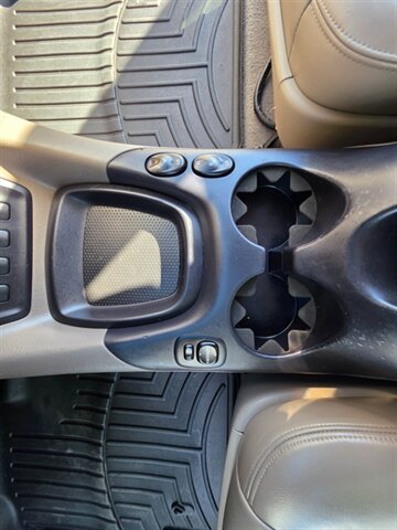 Used 2005 Toyota Sequoia SR5 AWD/4WD image 37