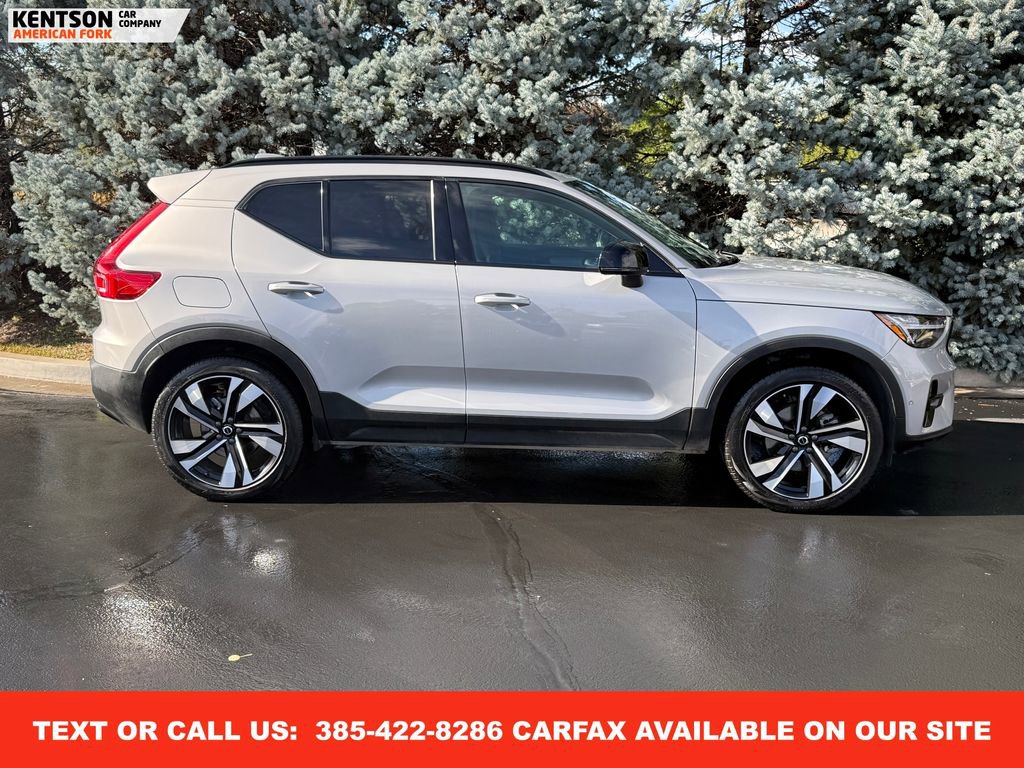 Used 2025 Volvo XC40 B5 Plus image 8