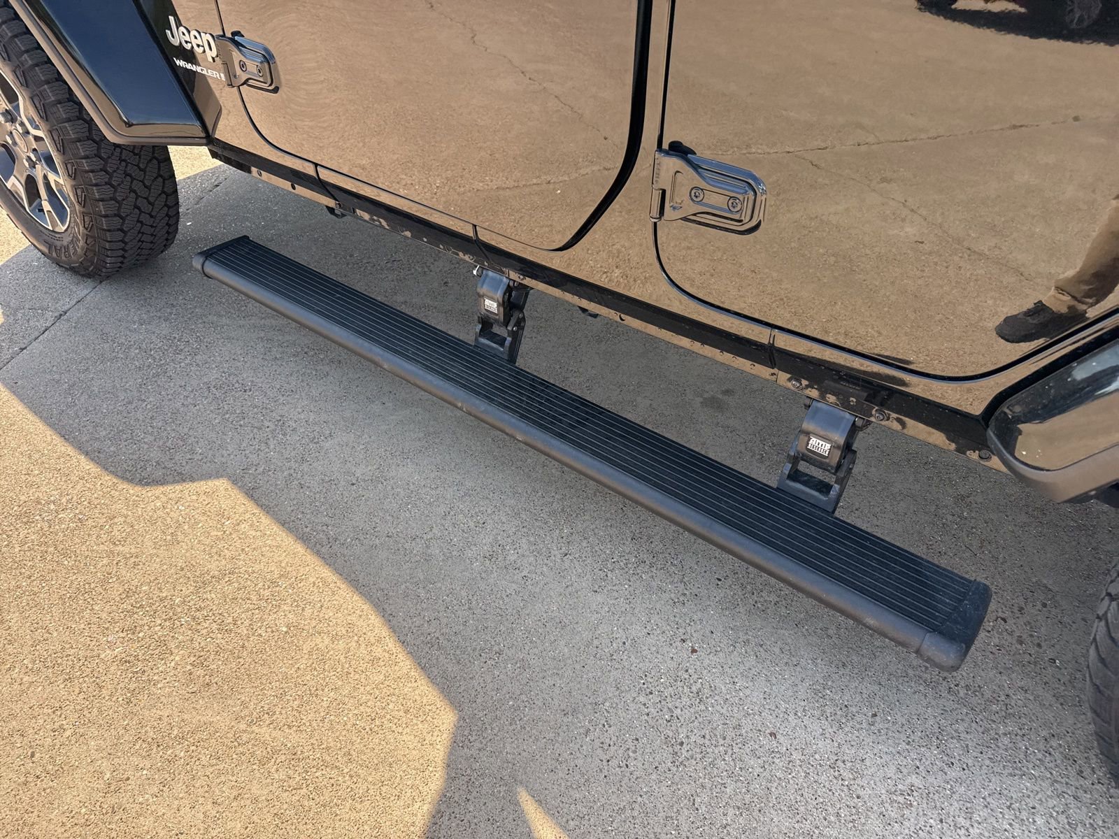 Used 2024 Jeep Wrangler Sahara w/ Safety Group image 10