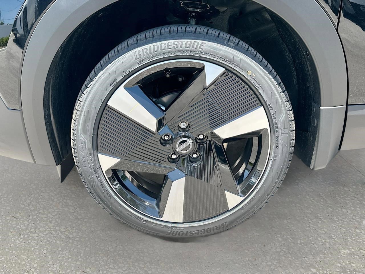 New 2025 Nissan Kicks SR FWD image 18