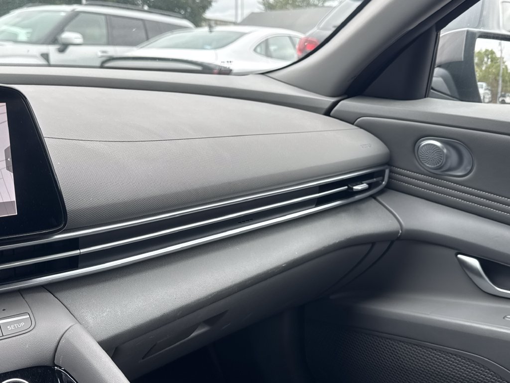 Used 2023 Hyundai Elantra SEL w/ Convenience Package FWD image 28