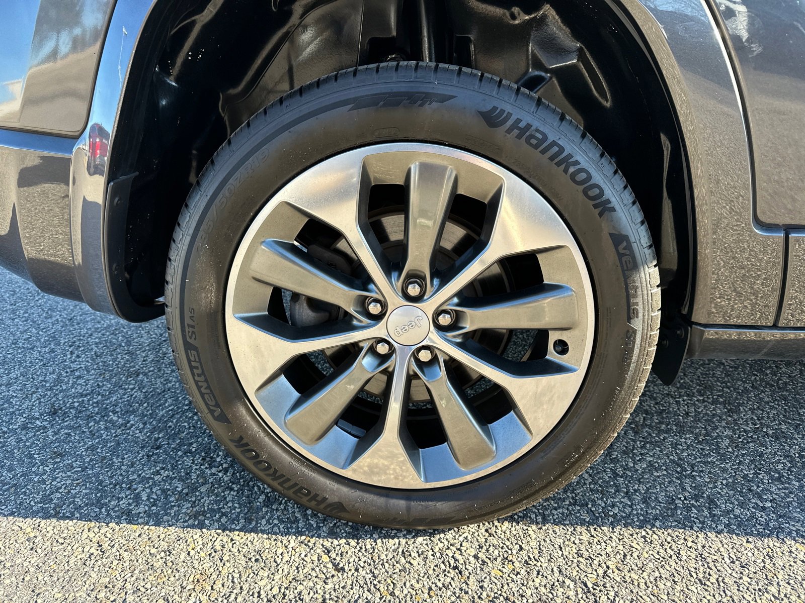 Used 2019 Jeep Cherokee Overland w/ Technology Group image 17