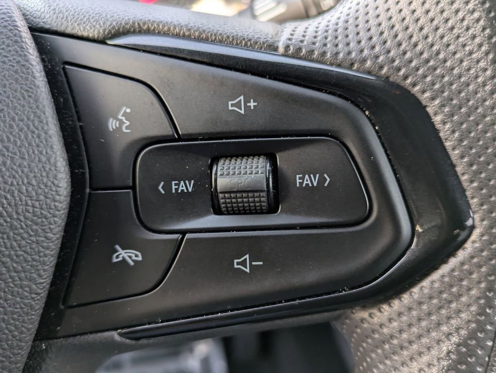 Used 2025 Chevrolet Trax LS image 18