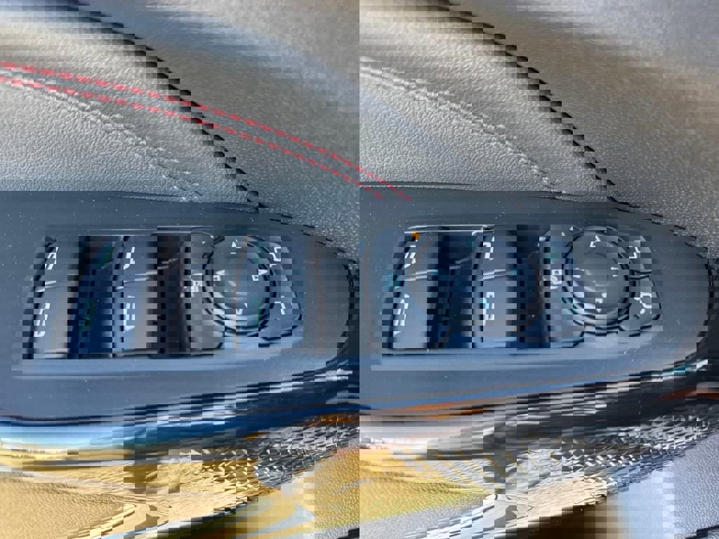 New 2026 Chevrolet Trax RS w/ Sunroof Package image 21