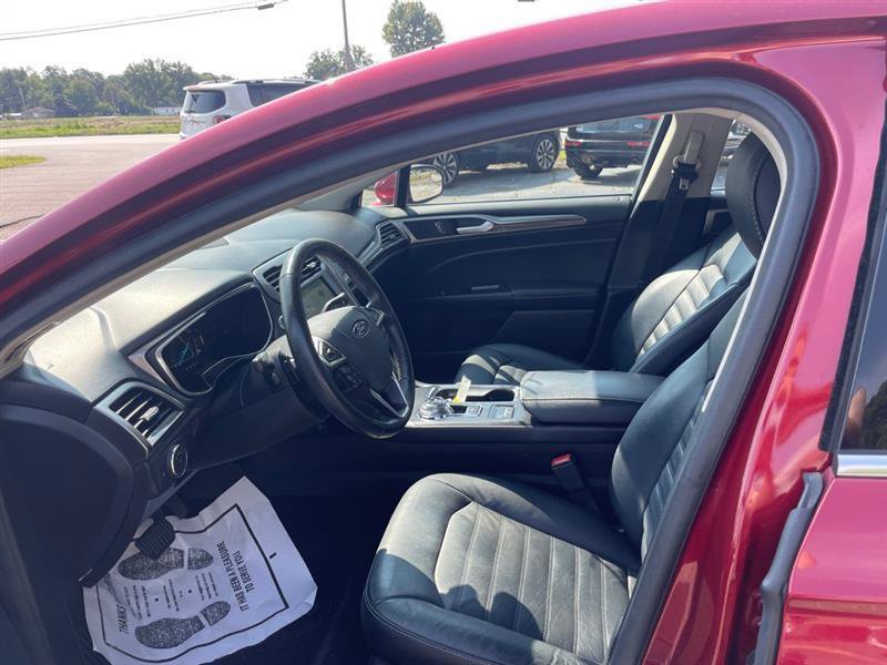 Used 2017 Ford Fusion SE w/ Fusion SE Technology Package FWD image 9