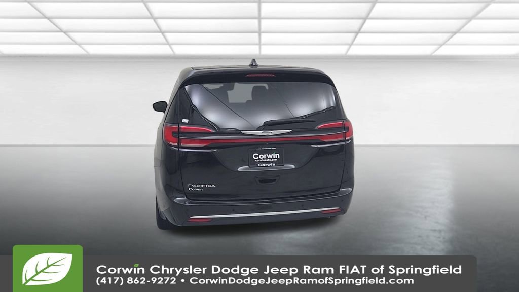 Used 2023 Chrysler Pacifica Touring-L image 12
