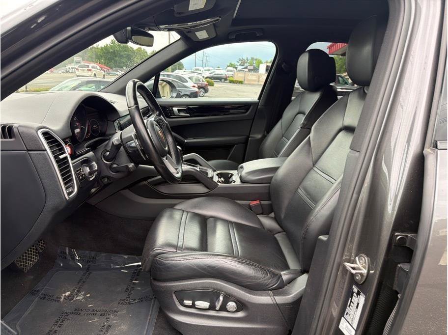 Used 2019 Porsche Cayenne S AWD/4WD image 12