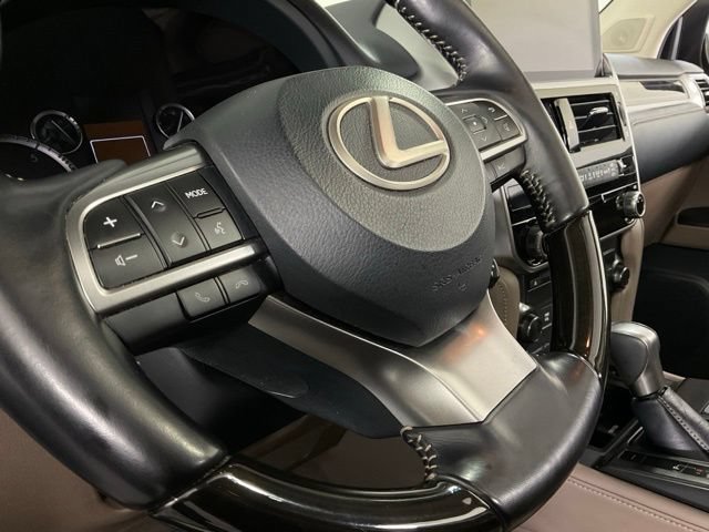 Used 2023 Lexus GX 460 Premium w/ Accessory Package AWD/4WD image 17