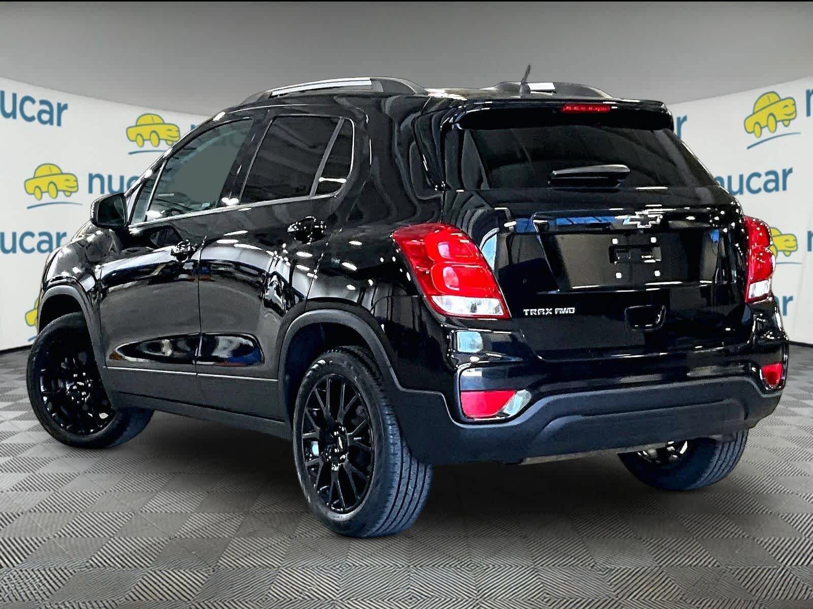 Used 2022 Chevrolet Trax LT w/ Midnight Edition AWD/4WD image 4