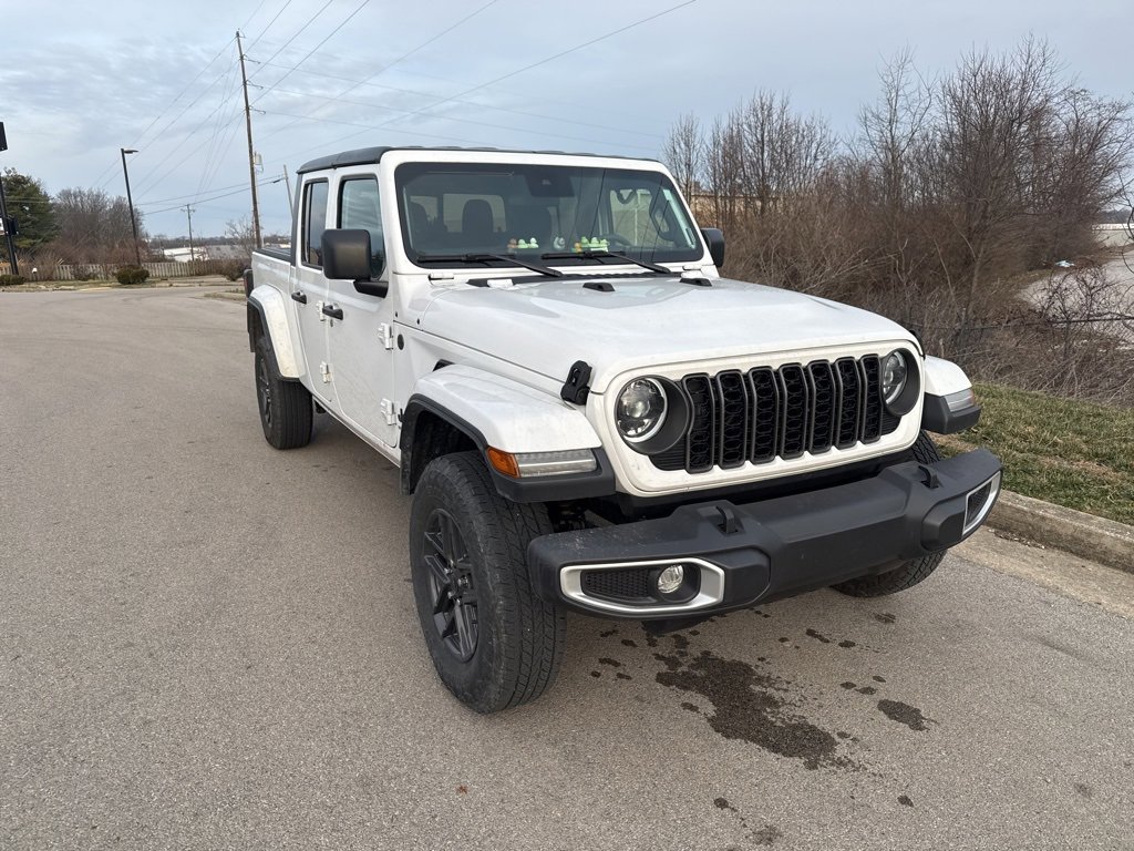 Used 2024 Jeep Gladiator Sport image 3