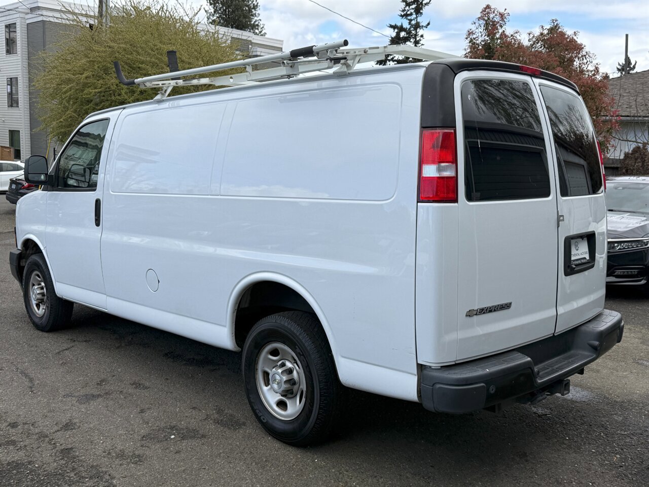 Used 2020 Chevrolet Express 2500 w/ Driver Convenience Package RWD image 10